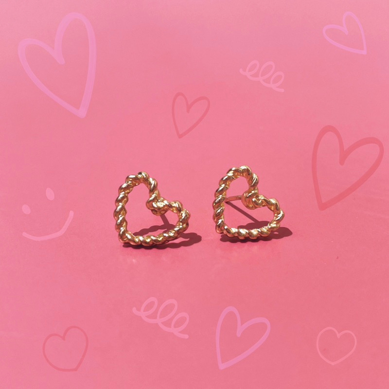 PAT - Heart earrings ต่างหูหัวใจสุดคิ้วท์