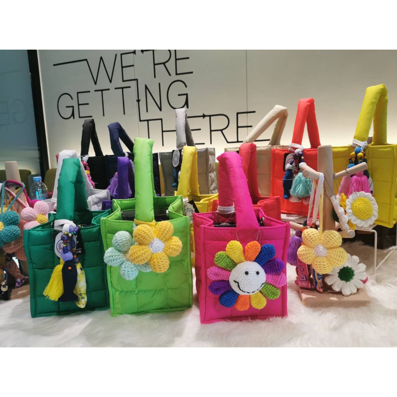 กระเป๋าผ้านุ่มนิ่ม ทรงกล่อง อยู่ทรง กระเป๋าอเนกประสงค์ ใส่ของจุมาก มีช่องใส่มือถือ ปากกระเป๋าปิดกระดุมแม่เหล็กchillchill