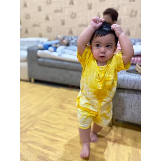 100BAHTONLYY ชุดมัดย้อมเด็ก รุ่นมีแขน - หลากสี(คละลาย)
