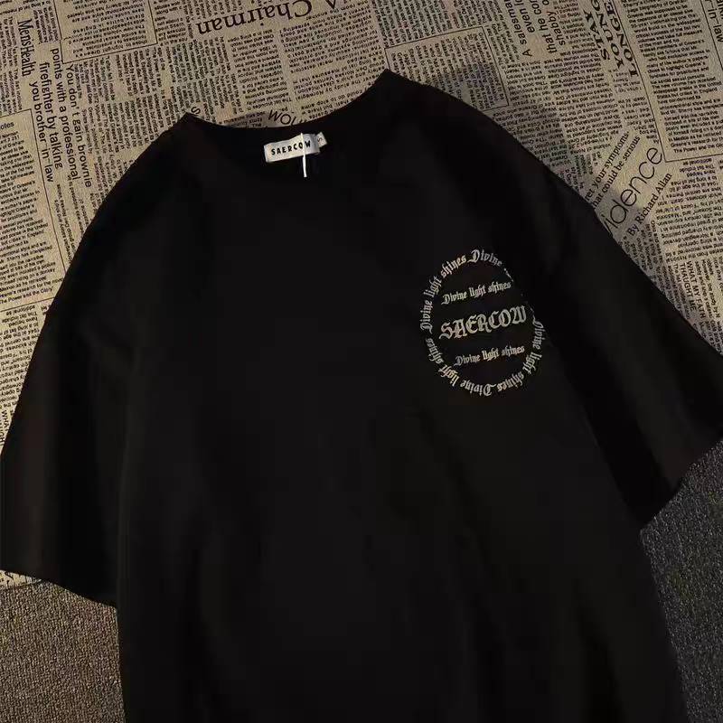 Basi เสื้อยืดแขนสั้น โอเวอร์ไซส์  ลายสตรีทDEKKRYเท่มาก สไตล์วัยรุ่น ฮิปฮอป เสื้อผ้าฝ้ายนิ่มใส่สบาย เสื้อชายหญิง ขาว ดำ ราคา ถูกที่สุด ดีลบีเคเค แกลเลอรีภาพที่ 5