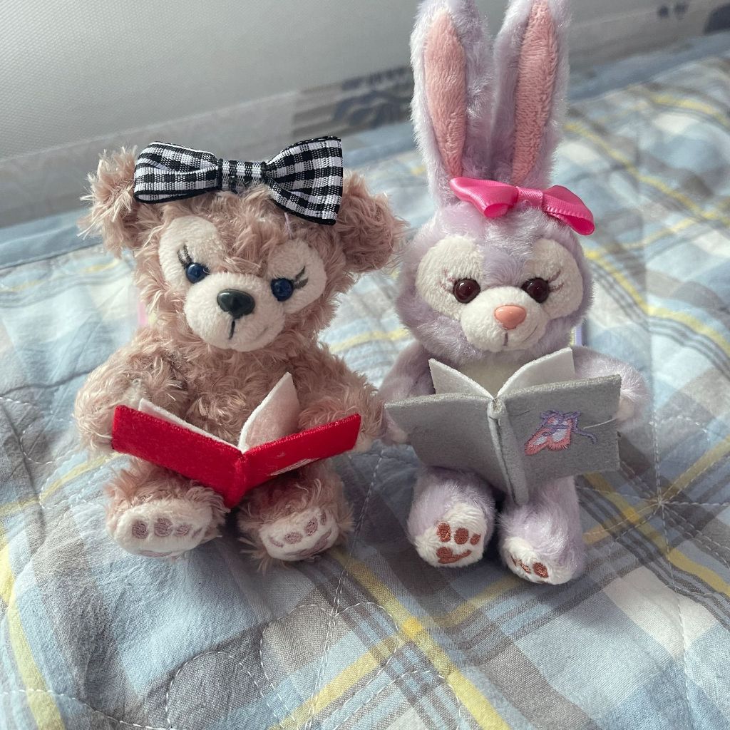 (พร้อมส่ง🐰) Shelliemay Stella lou sitting book พวงกุญแจห้อยกระเป๋า