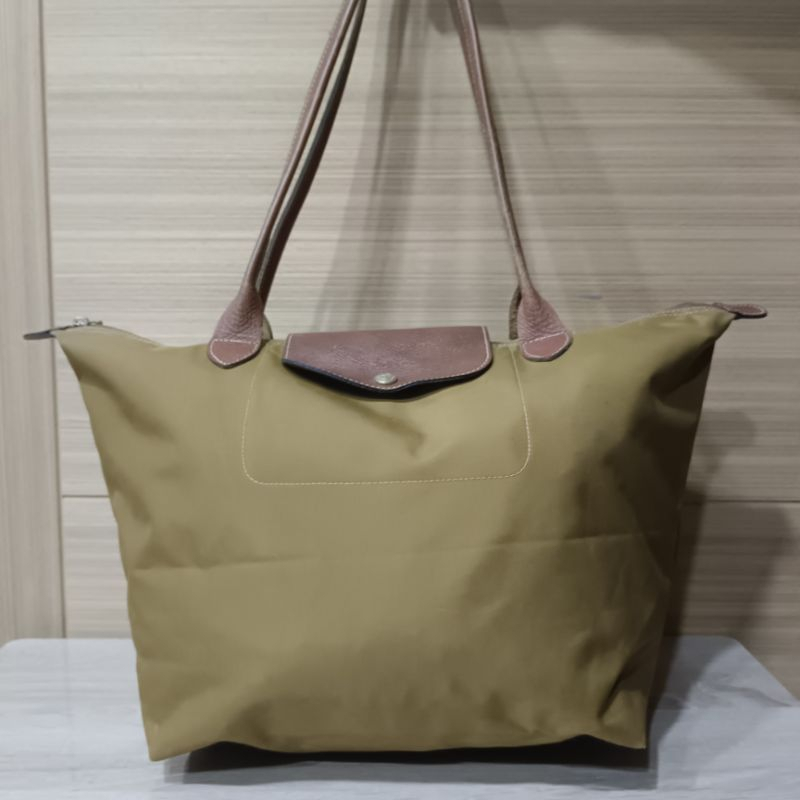 ส่งต่อ กระเป๋า Longchamp le pliage Size M หูยาว สีน้ำตาล