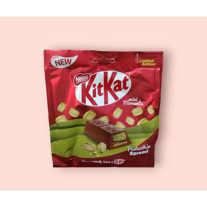 Kitkat Pistachio spread mini moments limited edition หิ้วเองจากดูไบ มี 6 ซอง น้ำหนัก 100.8 กรัม BBF.