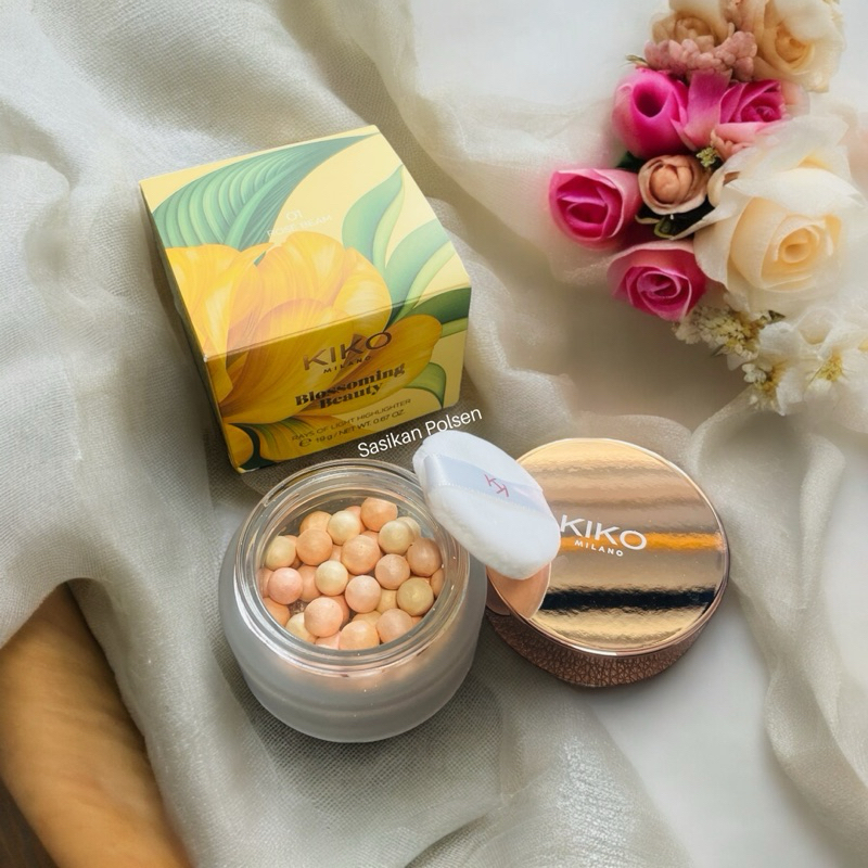 สี01 Rose Beam/KIKO Blossoming Beauty Rays Of Light Highlighter 19 g. แป้งไฮไลท์สำหรับผิวหน้า