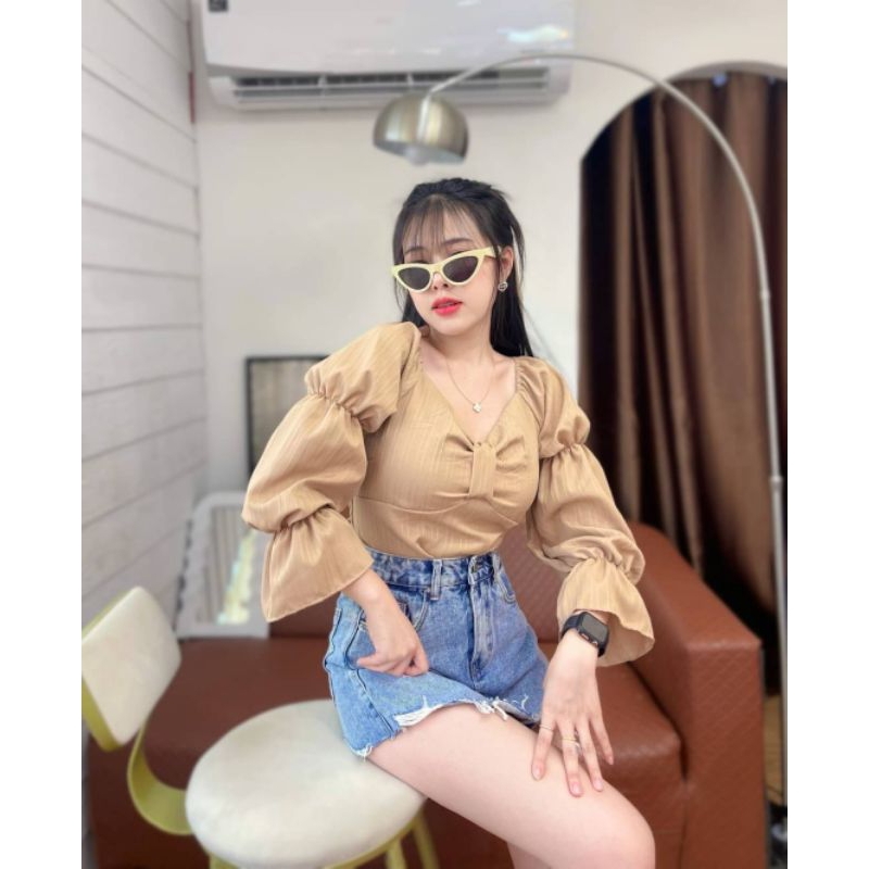 Non225 เสื้อปาดไหล่แขนแต่งแขนญาญ่าทรงที่ใส่แล้วสวยแบบตะโกนดีเทลแต่งเป็นโบว์ช่วงอก ด้านหลังเป็นสม็อค