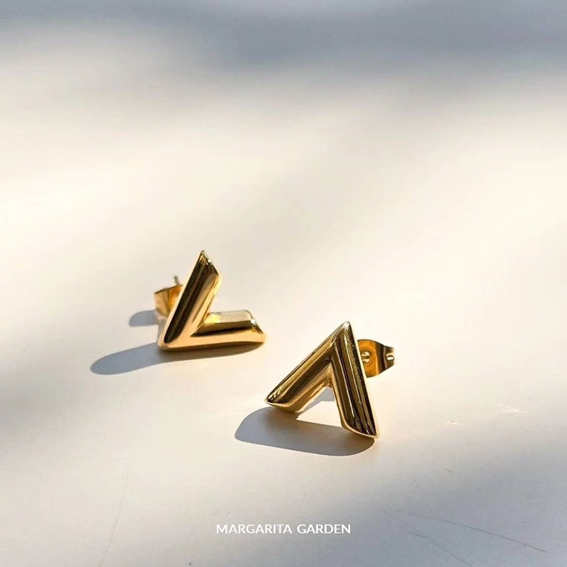 Margarita “V” Stud Basic Stainless Earrings