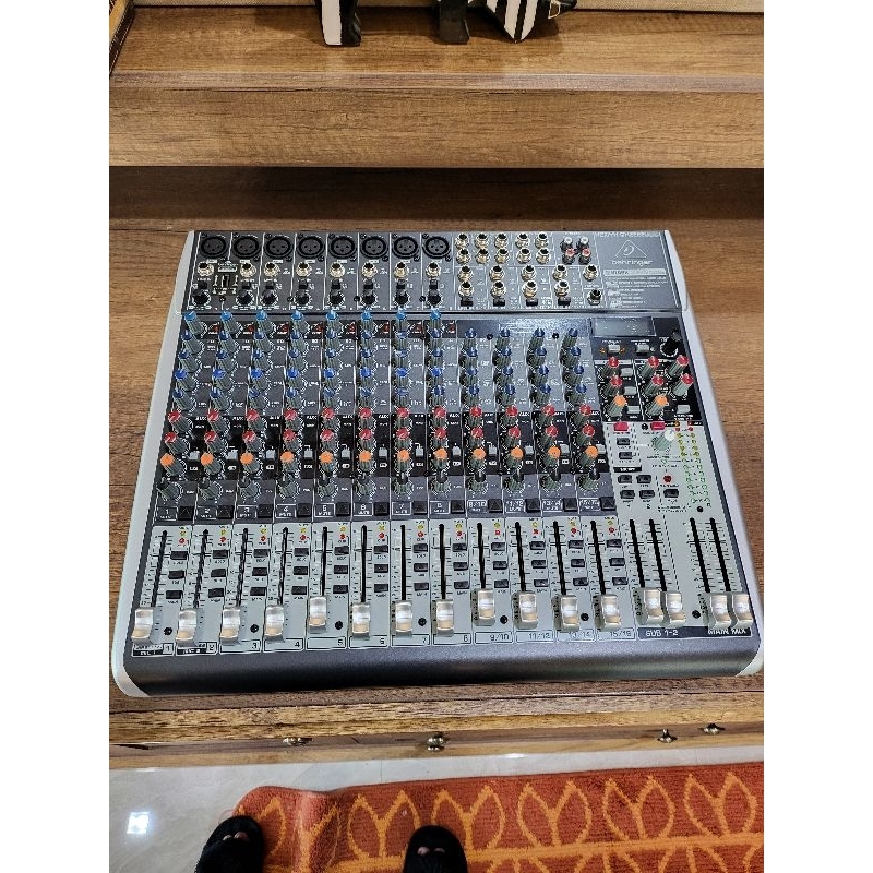 BEHRINGER  XENYX QX2222USB