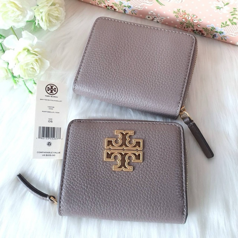 Tory Burch 146708 Britten Bi-Fold Wallet กระเป๋าตังค์