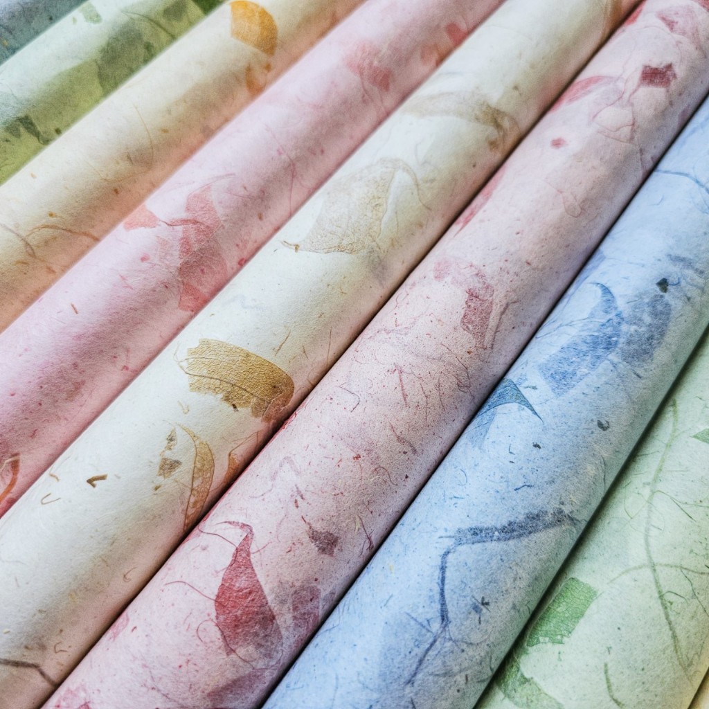 Paper Valley กระดาษสาใส่ใบมะม่วง Mango Leaf Kozo Paper (64x47 cm, 1 แผ่น & ขั้นต่ำ 5 แผ่น)