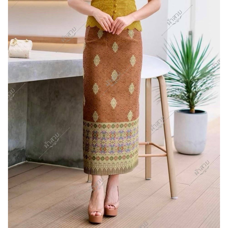 ผ้าถุงสำเร็จอัดผ้ากาว แบบป้ายติดจะขอ ฟรีไซส์ มีเก็บปลายทางค่ะ