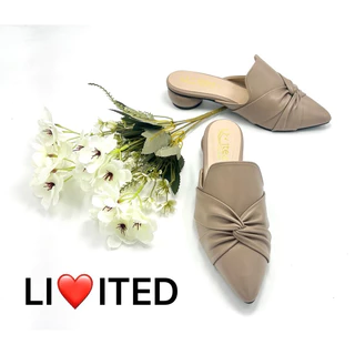 Limited Shoes รองเท้าหัวแหลม รหัส CY 3000