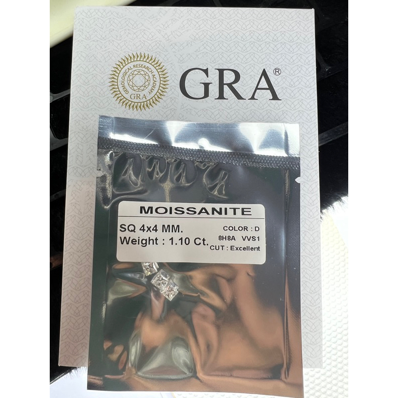เพชรโมอีส โมซาไนท์ SQUARE MOISSANITE WHITE DIAMOND D COLOR VVS1 (4x4 MM )  เพชร โมซาไนท์ 1.10 กะรัต)