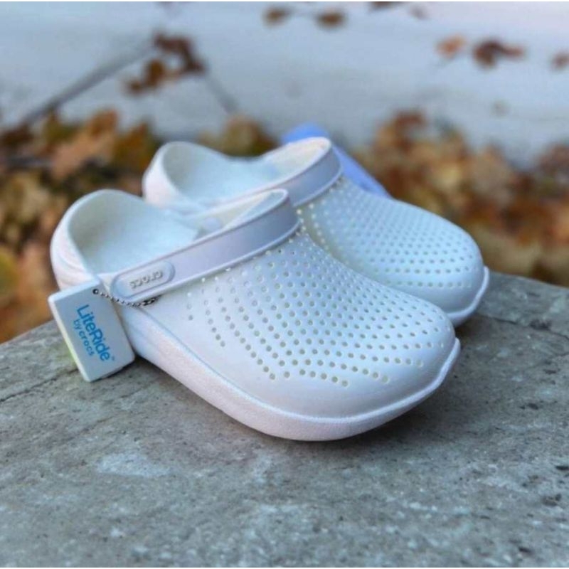 พร้อมส่ง !!! รองเท้าลำลองแฟชั่น สไตล์ Crocs Literide