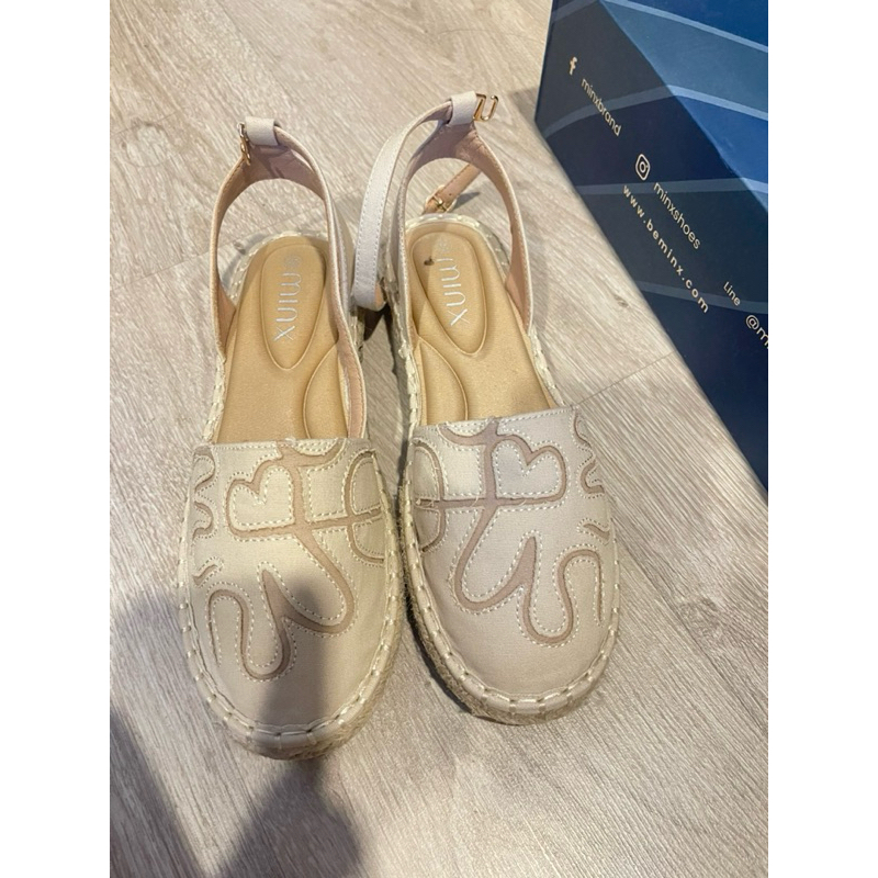 Used MINX SHOE size 40 🐰