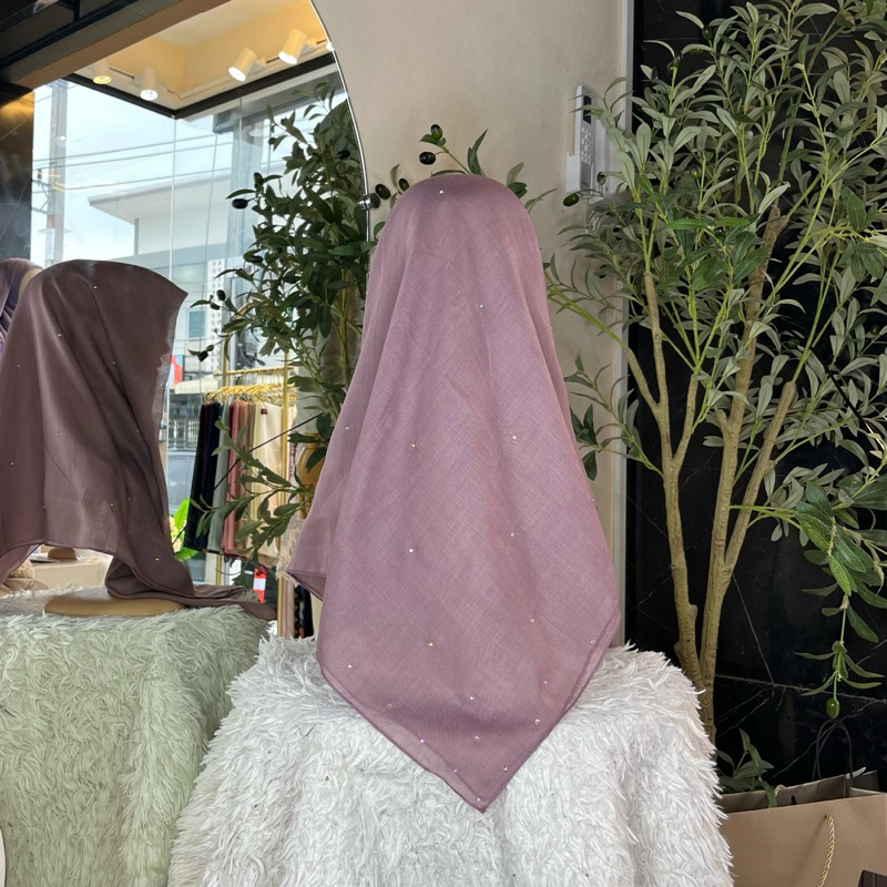 ผ้าคลุมบาวาติดเพรช สามเหลี่ยม