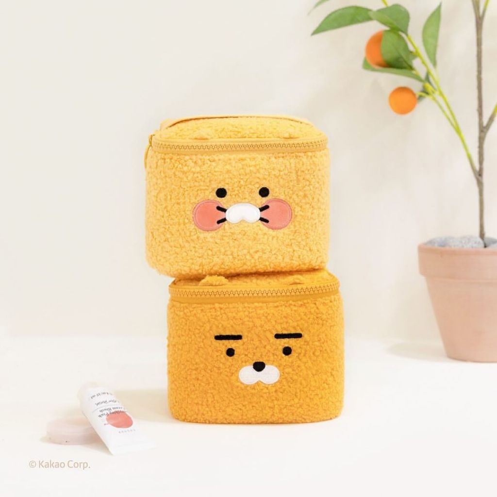 💭พร้อมส่ง KAKAO FRIENDS Boucle Cube Pouch Ryan / Choonsik กระเป๋าบุขนทรงสี่เหลี่ยม