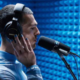 Shure MV7+ Podcast Microphone ไมโครโฟนสำหรับพอดแคสต์