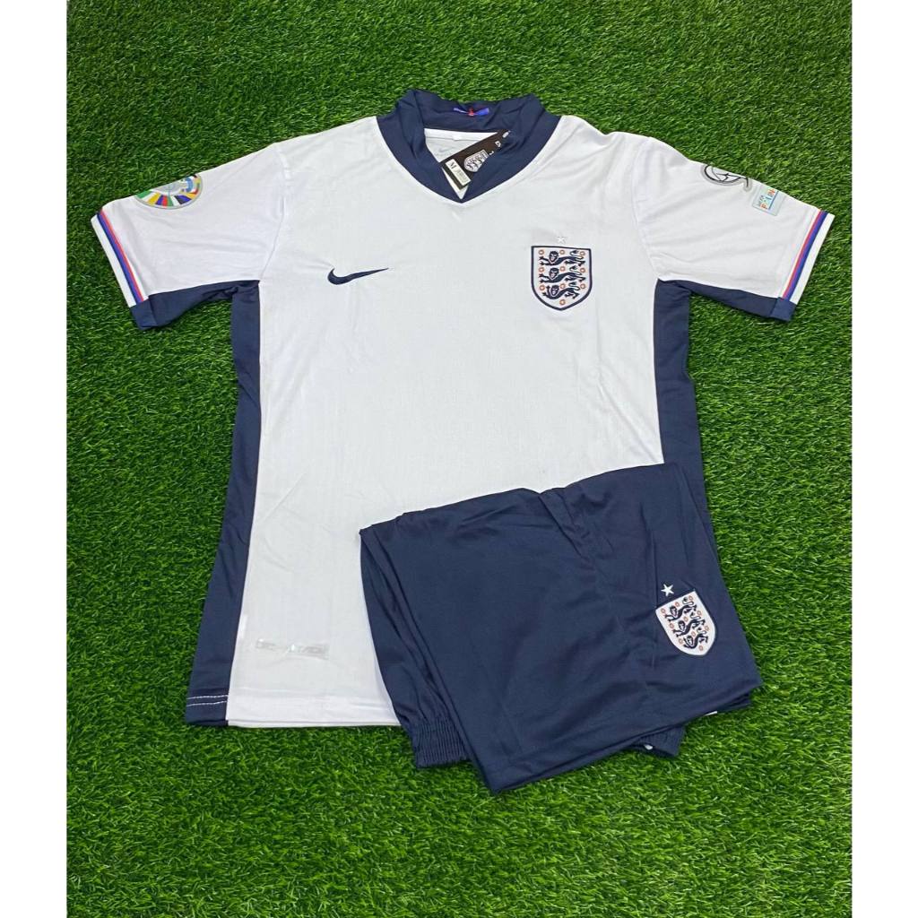 ชุดกีฬา อังกฤษ (England) รุ่นใหม่ล่าสุด 2025 เนื้อผ้าใส่สบาย (มีเสื้อ + กางเกง)