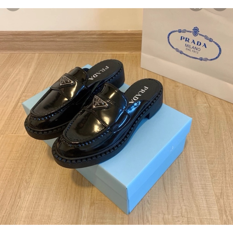 รองเท้าprada…………………..