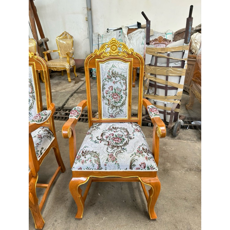 เก้าอี้รับรองแบบมีพนักแขน ไม้สัก