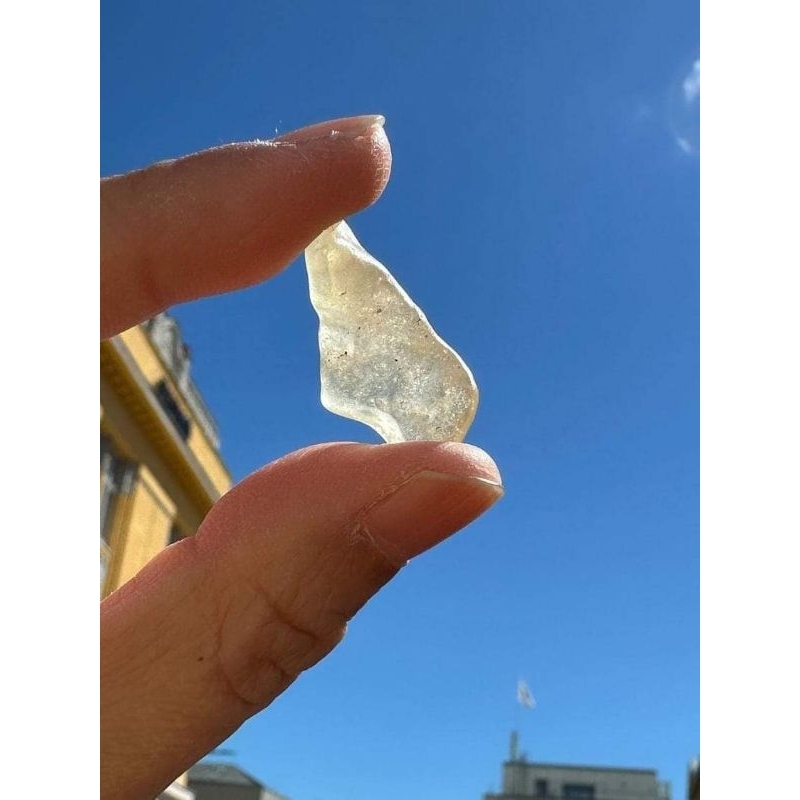 🏜️ แก้วทะเลทรายลิเบีย ( Libyan Dessert Glass ) หรือ สะเก็ดดาวลิเบีย ( Libyan Tektite ) ขนาด 2.5  กรั