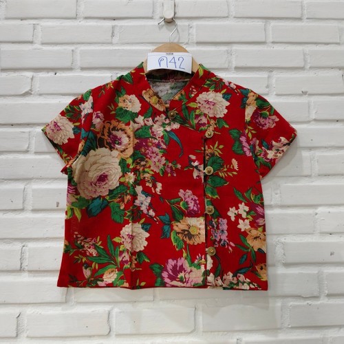 เสื้อคอจีนแขนสั้น(ดุมเหรียญ)ดอกกุหลาบ(แดง) ค42