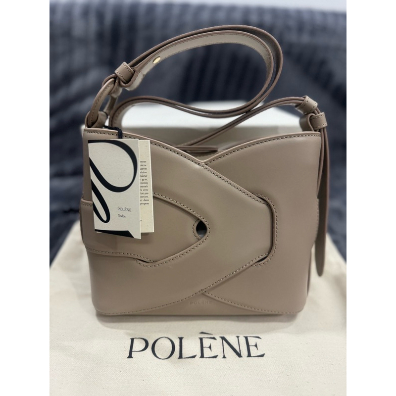 พร้อมส่ง Polene Nodde smooth Taupe หนังเรียบ มีซิป ปรับความยาวสายได้