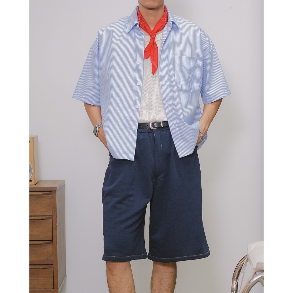 Fine Stripe-Cropped Shirt in Blue/White | เสื้อเชิ้ตแขนสั้น ทรงครอป ผ้า Oxford ลายริ้ว สีฟ้าสลับขาว