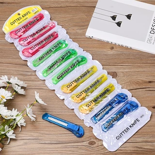 คัตเตอร์ ขนาดเล็ก พกพาง่าย S0365 S0366 สุ่มสี พลาสติก ตัดกระดาษ มีดตัดกระดาษ