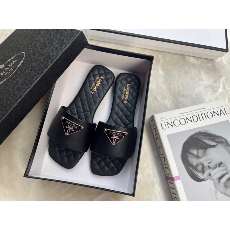 🎀A fashion🎀รองเท้าแตะแบบสวมแต่งอะไหล่PDสวยหรูมากค่า(ไม่มีกล่อง)ไซด์36-45สินค้าพร้อมส่งนะคะ