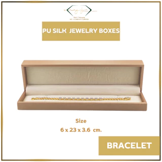 กล่องเครื่องประดับครบหนังลายผ้าไหมเซตสีทองด้านในสีครีม แหวน จี้+ต่างหู กำไล ข้อมือ สร้อยคอ