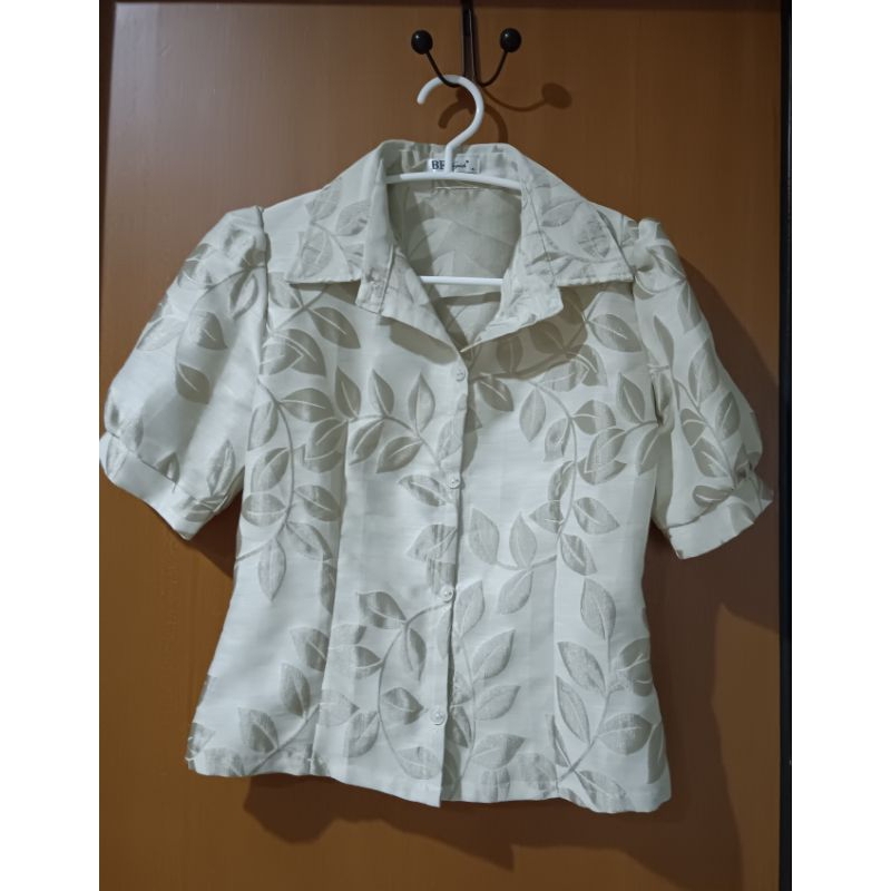 เสื้อเชิ้ตผ้าไหมเทียม แขนพอง สีครีม ป้า BR Voguish