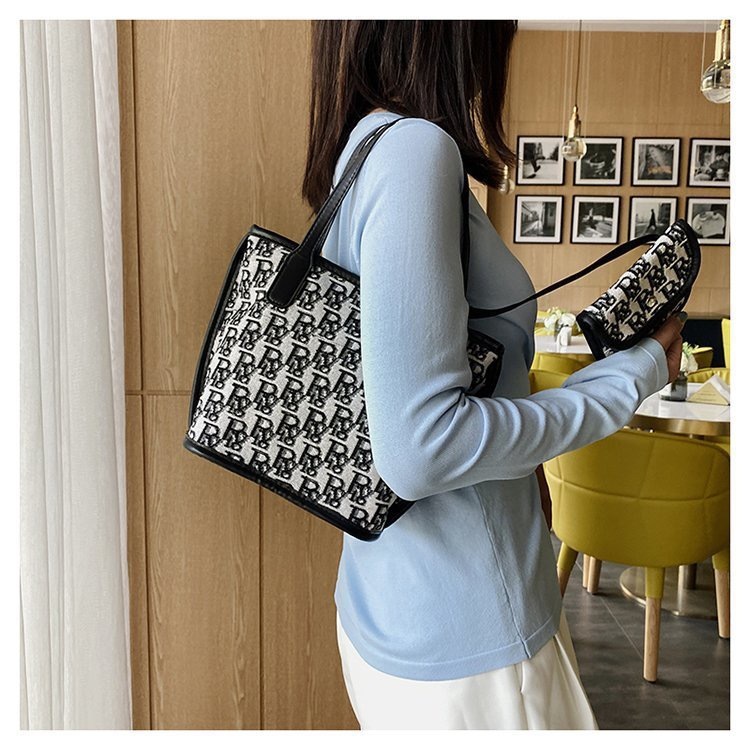 กระเป๋าถือสำหรับผู้หญิงมีกระเป๋าตังค์เล็กแถมด้วย