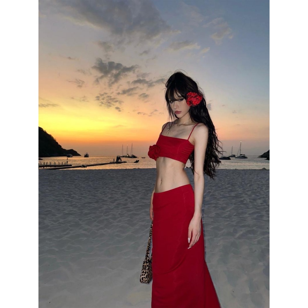 set 2 เสื้อเกาะอกประดับด้วยดอกไม้ กระโปรงยาวสีแดง ร้องแรง สุดแซ่บ ชุดเที่ยวทะเล
