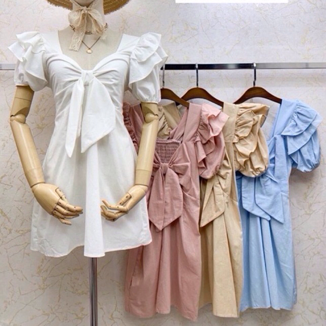 maybeshop🦋 มินิเดรสสั้นแต่งโบว์ด้านหน้าสม็อคหลังผ้าลินิน