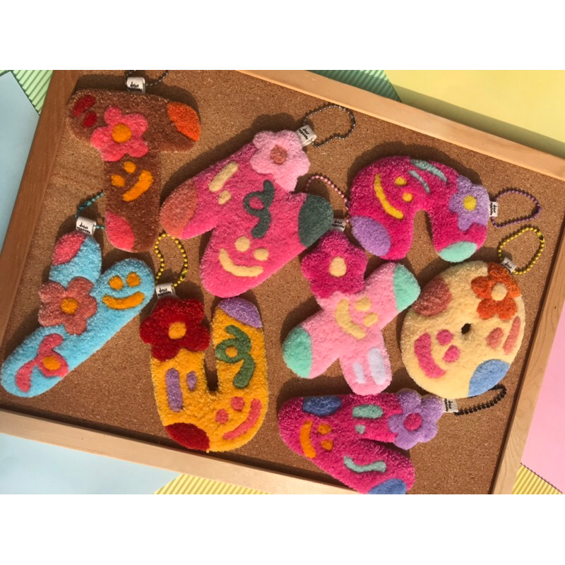 (SALE) Punch needle Alphabet keychain พวงกุญแจตัวอักษร ( งานพร้อมส่ง )