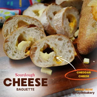 Nayimbakery Sourdough Cheese Baguette ซาวโดบาแกต เชดด้าชีส ขนาด 440g.