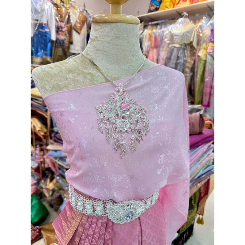 ชุดไทยสไบลายออเจ้าในตัวสีชมพูนมหวานๆ แมตท์กระโปรงชมพูพิ้งค์💝✨เซ็ตนี้สวย ไม่ผิดหวัง🌹