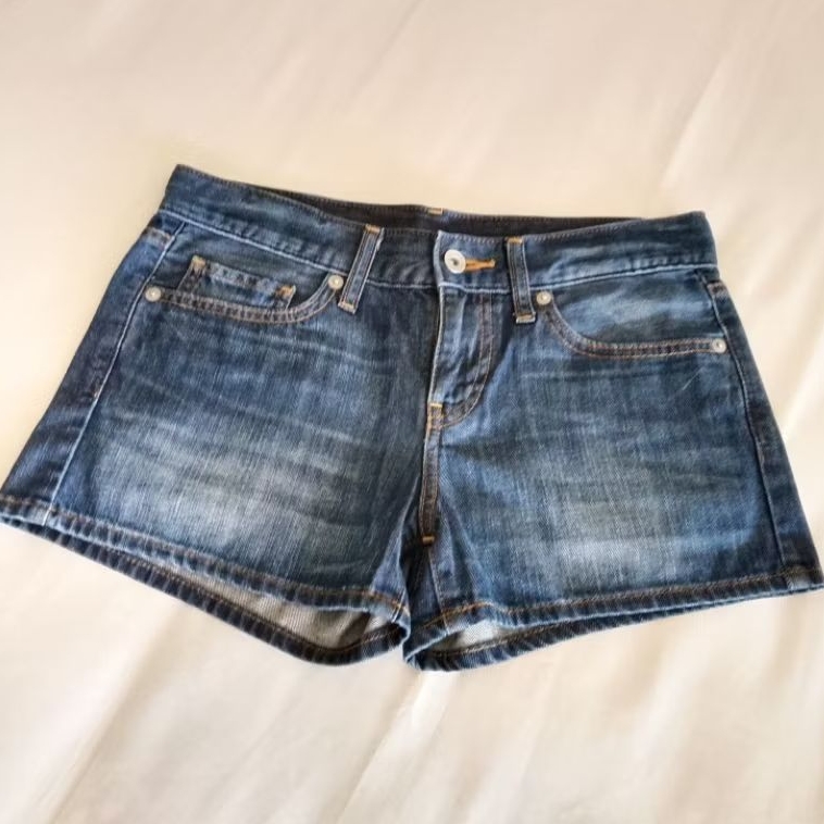 กางเกงยีนส์ขาสั้น uniqlo