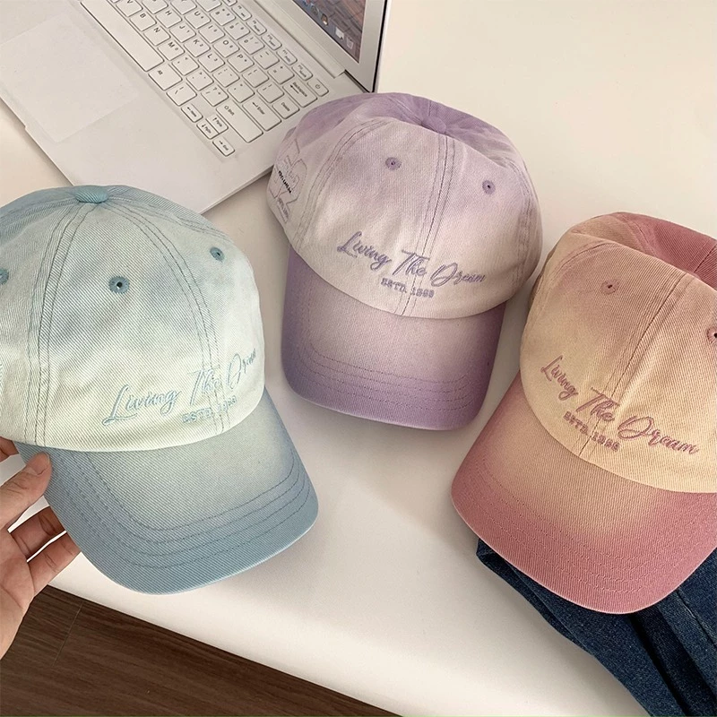 พร้อมส่งไทย ไล่โทนสีจดหมายสีปักหมวกเบสบอล Living The Dream