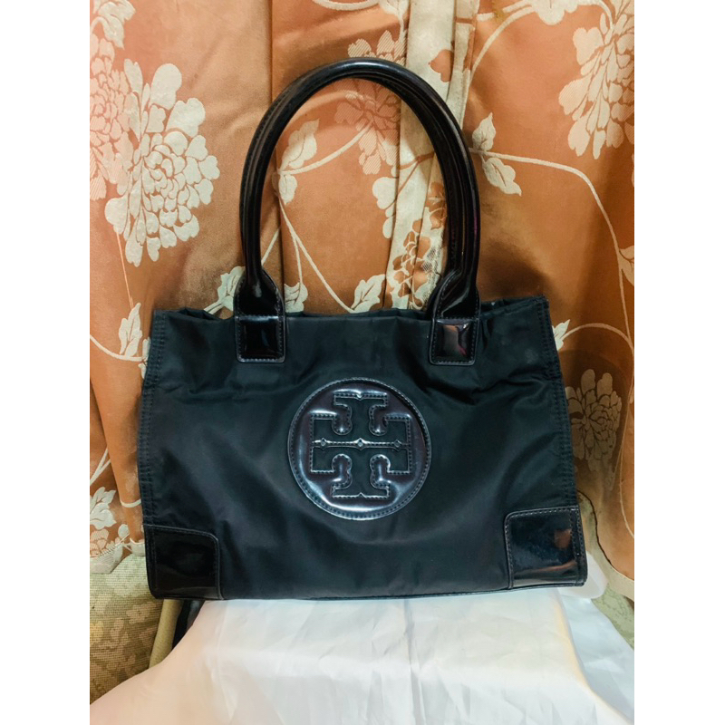 กระเป๋าสะพาย Tory Burch Ella medium Nylon tote