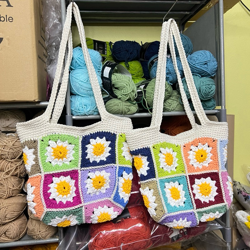 กระเป๋าถักดอกเดซี่ รุ่น14สีไม่ซ้ำ (รอถัก2-5วัน)