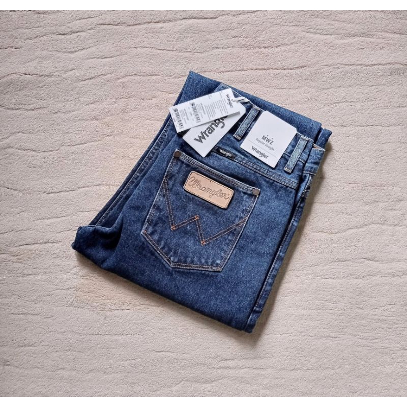 Wrangler MWZ กางเกงยีนส์ ( ผ้าหนังไก่) ไม่ยืด ขากระบอก made in Thailand แท้100% ราคา2,290฿