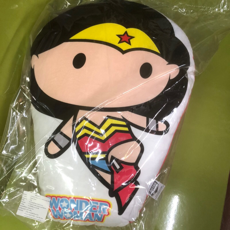 หมอนผ้าห่ม limited edition จาก Swensen’s x Justice league Chibi สีแดง