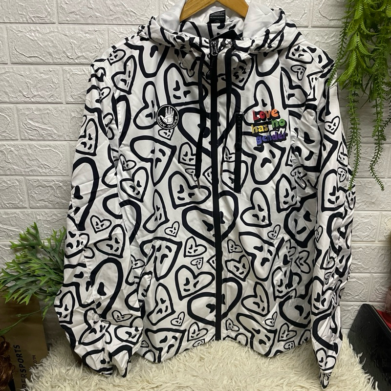 เสื้อคลุม Over Size Size M อก 44 ยาว  28 นิ้ว Body Grove ใหม่ ผ้าดีม๊ากก ราคาเต็ม 2190 บาท ขายเพียฝ 