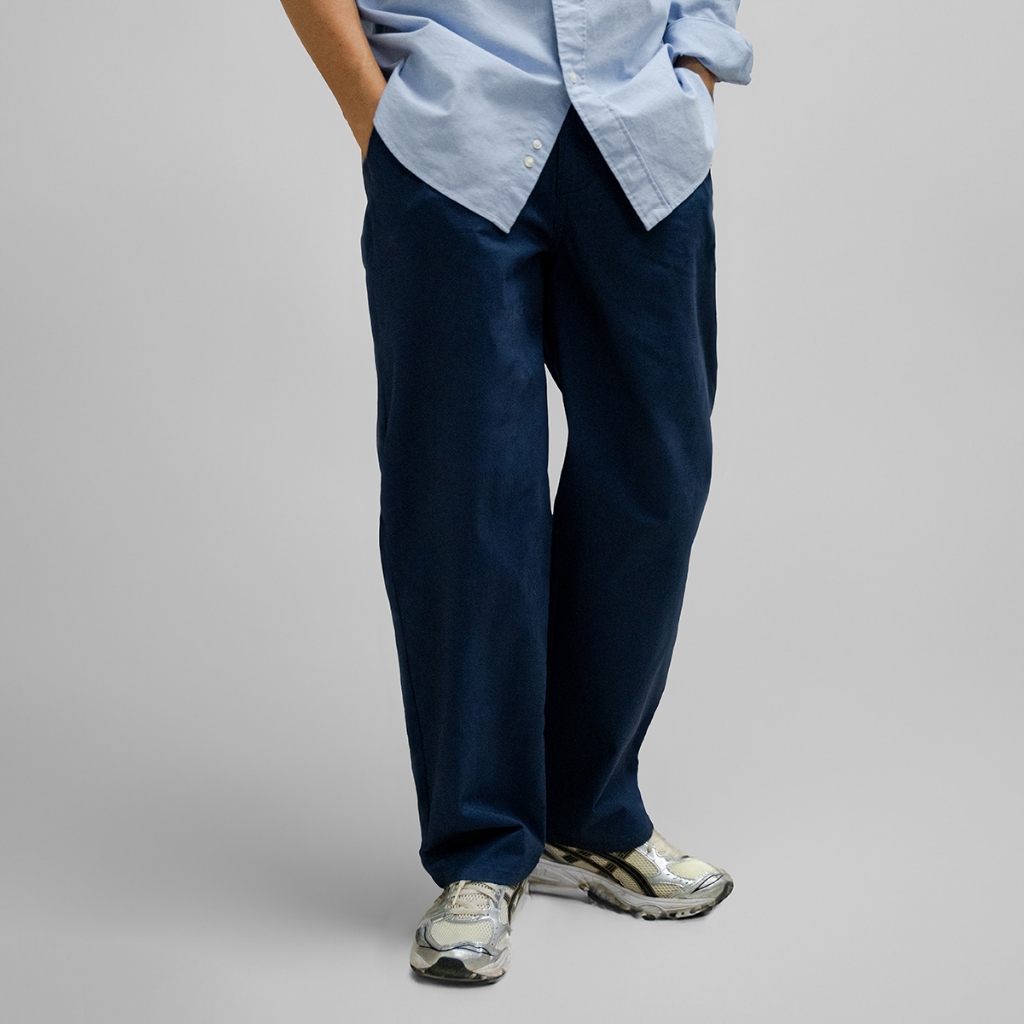 era-won กางเกงขายาวทรงหลวม ชิโน่ รุ่น Chino Loose สี NAVY BLUE