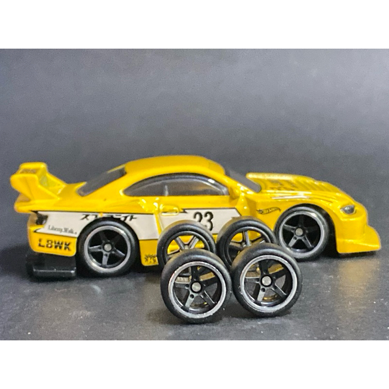 ล้อยาง สำหรับ ปรับแต่ง ใส่รถ Model ขนาด 1:64 ล้อ 5 ก้าน สี ดำ ขอบโครมเมี่ยม