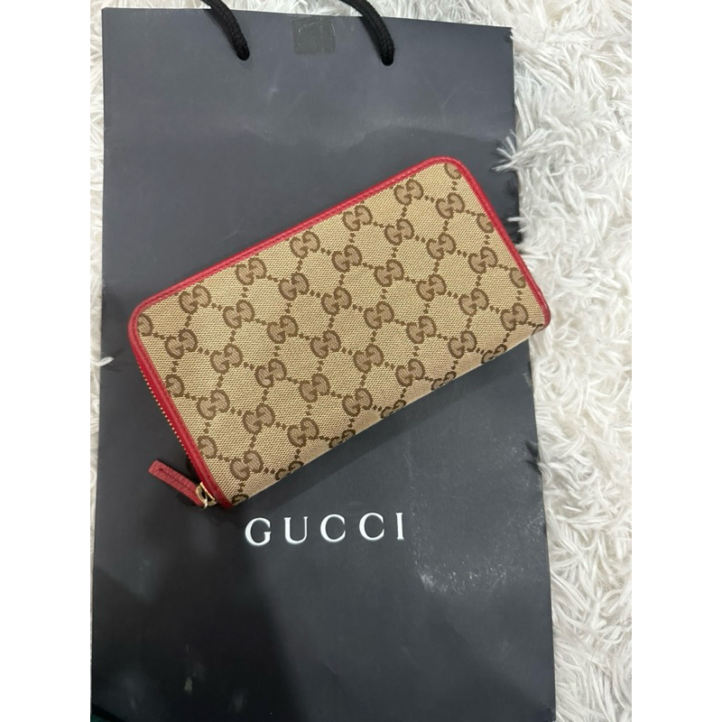 cucciกระเป๋าสตางค์ใบยาว.สวยค่ะใบนี้