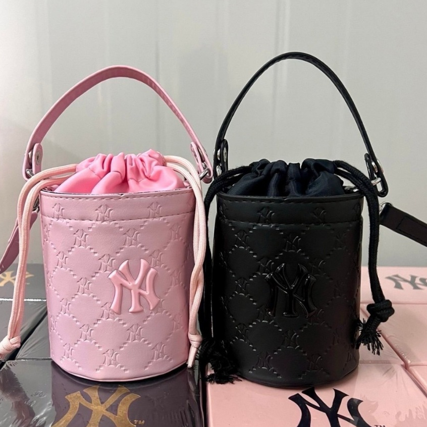 MLB (พร้อมส่ง) กระเป๋าสะพายข้างMLB กระเป๋ามินิNY กระเป๋าทรงถัง สำหรับผู้หญิงน่ารักๆ ของแท้💯%