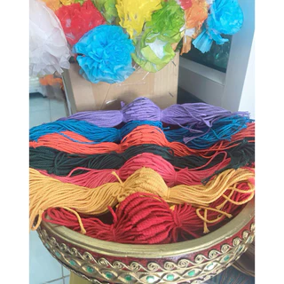 ด้ายสายสิญจน์ ด้ายผูกข้อมือจำนวน100เส้นต่อ1 แพ็ค ผูกกลาง9 รอบเพื่อความเป็นสิริมงคล(ความยาว32 เซนติเมตรต่อเส้น)